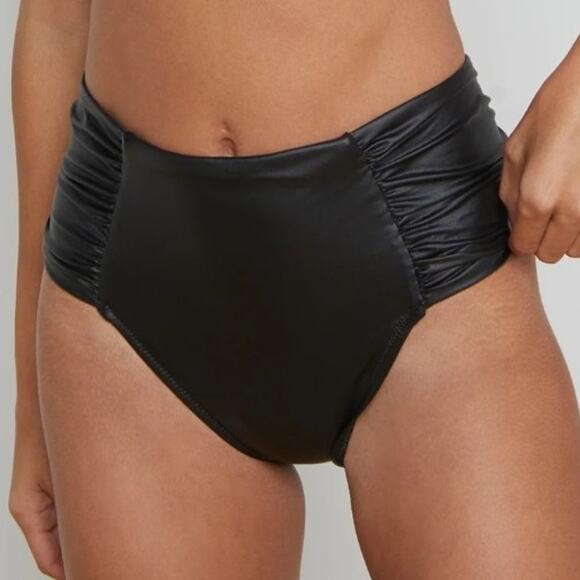 L'Agence Vanessa Faux Leather Bikini Bottom Black Ruched Sides Lined Small NEW - Picture 1 of 7